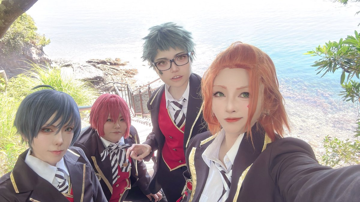 hashicoa2130's tweet photo. 遅くなったけど　みなコスでの集合写真！！
今度は絶対にみんなで海みるんだ！ https://t.co/uIWywYBg6N
