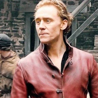 HiddlesAn's tweet photo. Yet herein will I imitate the sun,
Who doth permit the base contagious clouds
To smother up his beauty from the world.
Henry IV P1, A1 S2
#TomHiddleston #PrinceHal #ShakespeareSunday https://t.co/Y6Oo4qyCiG