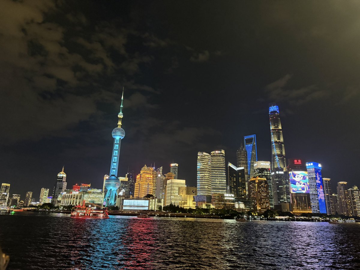 Amy8zd8's tweet photo. 📍𝑆ℎ𝑎𝑛𝑔ℎ𝑎𝑖｜🌃
“总要来趟上海吧 吹吹黄浦江的晚风     看看纸醉金迷的外滩 感受一下魔都的魅力
“赴一场魔都之约 https://t.co/lZkGXfcrvb