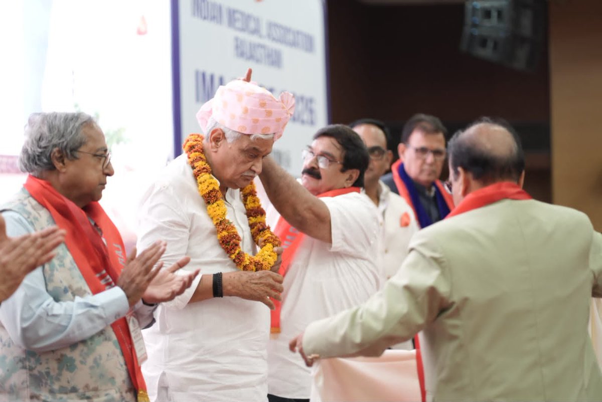 DrKirodilalBJP's tweet photo. जयपुर स्थित सवाई मानसिंह मेडिकल कॉलेज के एकेडमिक ब्लॉक सभागार में आयोजित इंडियन मेडिकल एसोसिएशन (राजस्थान) के पदाधिकारियों के शपथ ग्रहण एवं चिकित्सक सम्मान समारोह में सहभागिता कर चिकित्सा जगत के समर्पित चिकित्सकों का सम्मान करने का अवसर प्राप्त हुआ। 1/2 https://t.co/267GzTvRWJ