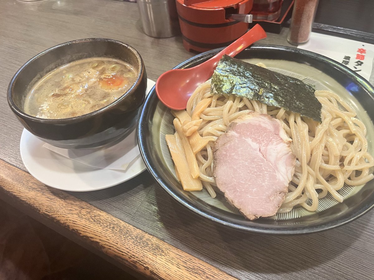 こんな真夜中に今日2回目のラーメン👀 後悔はあるけど美味しかった