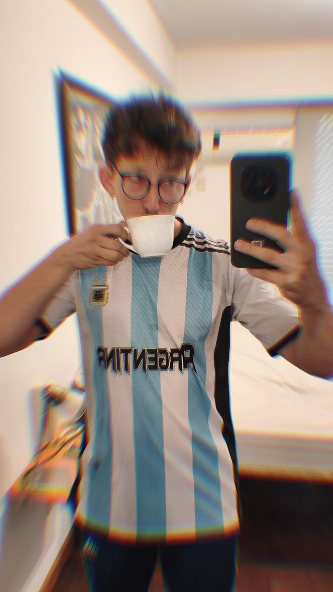 TinRoig's tweet photo. Gol de MADONNAAAA! ⚽ #madonna #confessions2 #argentina https://t.co/CZBgyuxaYa