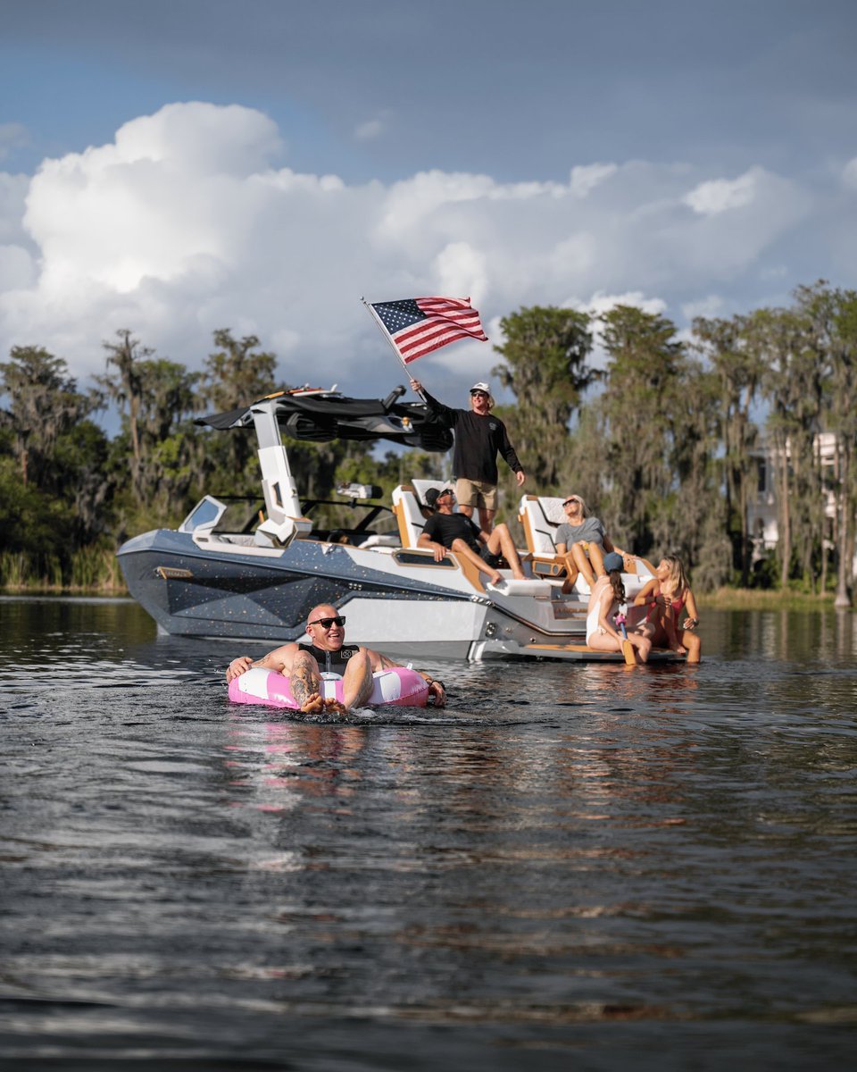 NautiqueBoats's tweet photo. A century on the water. A nation 250 years strong. 💪 

Happy 4th of July from Nautique. 🇺🇸 https://t.co/NETT0qWgUR