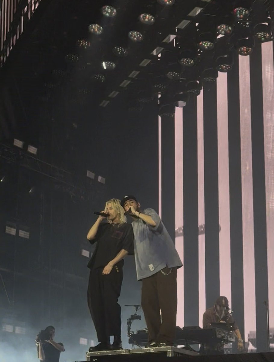 Sophthesoldier's tweet photo. Linkin park’s front duo. Never beating the sibling allegations https://t.co/frMkF6R6sf
