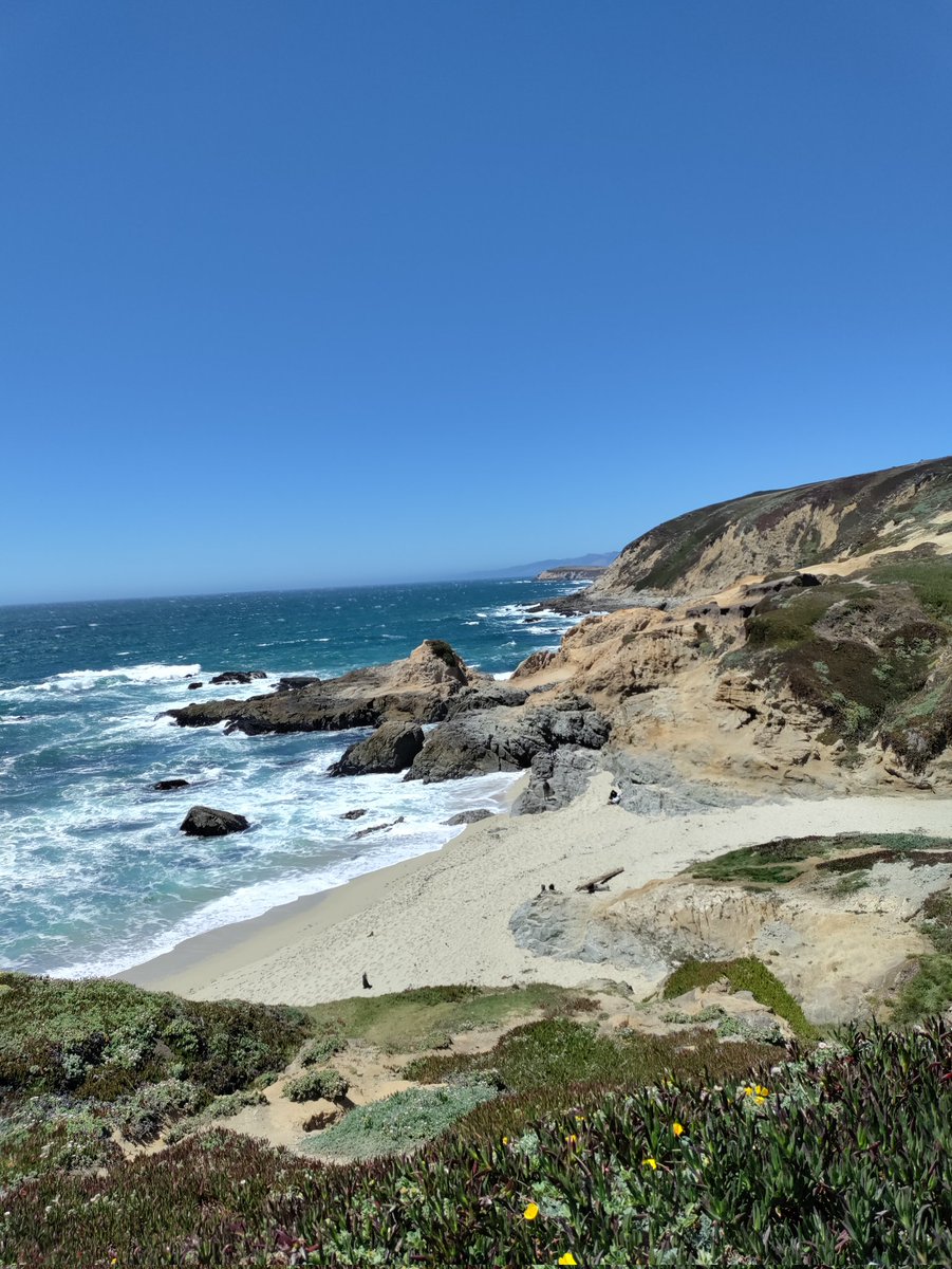 UltraJStudios's tweet photo. Heyo, for those wondering, I went on a week long Vacay with the fam from Arizona to California, to Oregon, back down to the ass end of California to San Diego, and back to hell-i mean Arizona. I'll be back to uploads soon.

#lifeupdate #traveling #youtube #bebacksoon #4thofjuly https://t.co/cG7vG3Wd9a