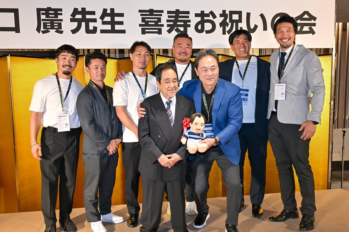 arrow_mg's tweet photo. 関東学院大学ラグビー部の監督だった春口先生の喜寿のパーティーでした。 https://t.co/Pv8scF8Cau