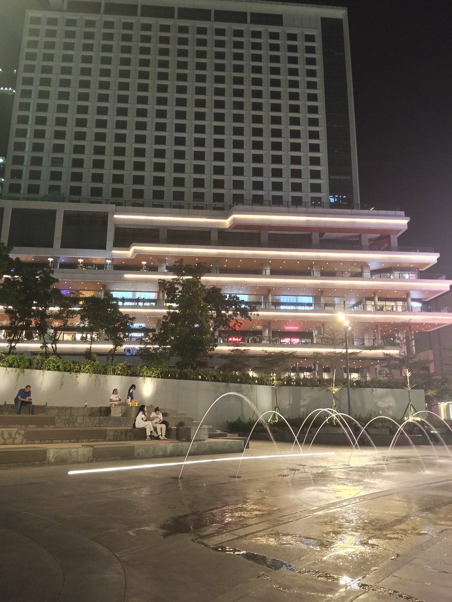 cjsaysblog's tweet photo. New look of @iloveglorietta Facade! Yay or Nay!?

For me they should have plant more trees and have garden/park 😊 https://t.co/FpUyzEWsRO