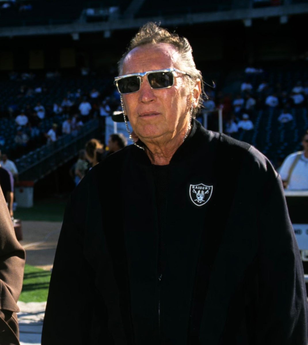 esgardopinedo1's tweet photo. #HAPPY BIRTHDAY 🎊🎂🎁.. #AlDavis…. The GODFATHER… #RAIDERNATION …. https://t.co/DZtEhk1Twe
