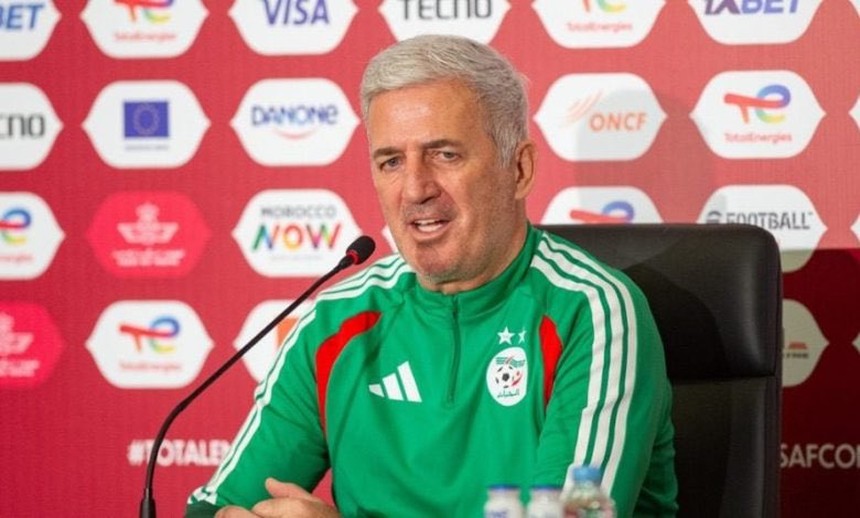 algeriactufoot_'s tweet photo. 🔴💣 𝗥𝗜𝗬𝗔𝗗 𝗠𝗔𝗛𝗥𝗘𝗭 𝗔𝗩𝗔𝗜𝗧 𝗗𝗘́𝗖𝗟𝗔𝗥𝗘́ 𝗘𝗡 𝟮𝟬𝟮𝟬 🇩🇿🗣️ :

«𝙄𝙡 𝙛𝙖𝙪𝙩, 𝙚𝙣 𝘼𝙡𝙜𝙚́𝙧𝙞𝙚, 𝙦𝙪𝙚𝙡𝙦𝙪’𝙪𝙣 𝙦𝙪𝙞 𝙘𝙤𝙣𝙣𝙖𝙞𝙨𝙨𝙚 𝙡𝙚 𝙗𝙡𝙚𝙙, comme Belmadi. 

Ramener des gars qui ne connaissent ni le bled ni l’Afrique, c’est inutile. » ❌

𝙇𝙀 𝙋𝙍𝙊𝘾𝙃𝘼𝙄𝙉 𝙎𝙀́𝙇𝙀𝘾𝙏𝙄𝙊𝙉𝙉𝙀𝙐𝙍 𝘿𝙊𝙄𝙏 𝙊𝘽𝙇𝙄𝙂𝘼𝙏𝙊𝙄𝙍𝙀𝙈𝙀𝙉𝙏 𝙀̂𝙏𝙍𝙀 𝘼𝙇𝙂𝙀́𝙍𝙄𝙀𝙉 !