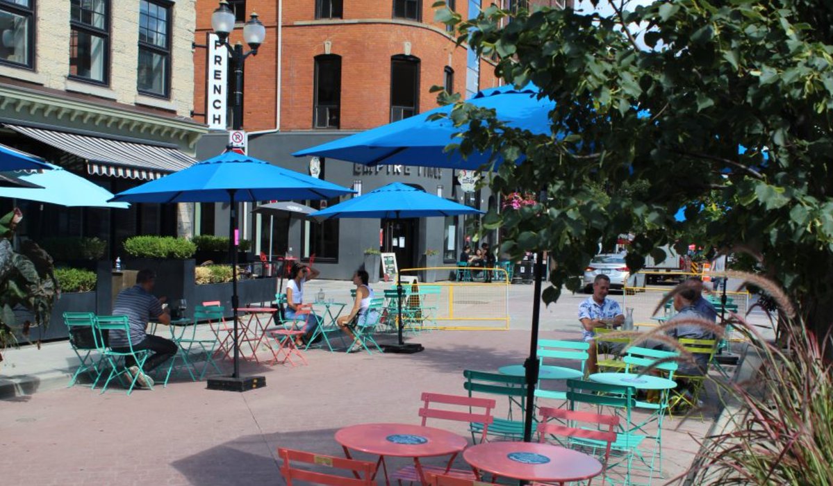 BayObserver's tweet photo. King William Street to become ‘Restaurant Row’ again this summer https://t.co/VfKKIyb6gz #Hamont #BurlON #KingWilliamStreet https://t.co/IvSjoP5dDF