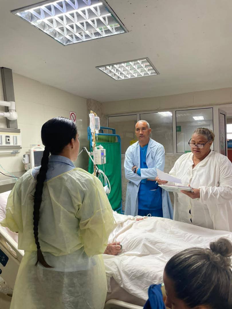 ucmvccu's tweet photo. 🩺 ¡Exámenes finales en la #UCMVC!
6to año de Medicina y 5to de Enfermería culminan su formación para incorporarse al sistema de salud.

📌 Con rigor, entrega y calidad, incluso en los municipios.

👏 ¡Felicidades a estos futuros profesionales! Cuba los necesita y los espera. https://t.co/YdCKPiP7JQ