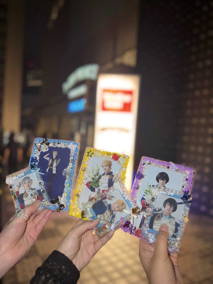 hinaka50's tweet photo. お友達ブロマイドケース作ってくれた😭
可愛すぎるっ😭
私には作れないっ😭
お揃いなんやで…ちょう可愛い…🫶 https://t.co/hTJoquFfmt