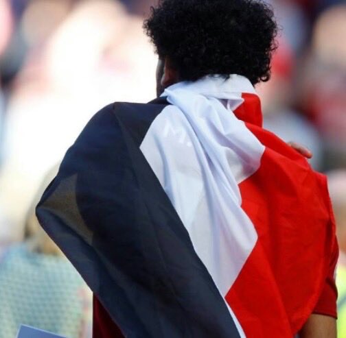 HalaAbdalwhab's tweet photo. انا ضد ان مصري يرفع اي علم غير علم بلده فمابالك بقي لو مسؤول وبيمثل منتخب بلده ..بلاش الاخوان يفرضوا شغلهم وثقافتهم علي مصر 
علم مصر 🇪🇬يعلو ولا يعلو عليه 
#منتخب_مصر https://t.co/JnVEx6zhNt