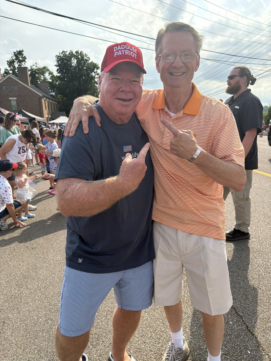 KnoxInsurGroup's tweet photo. i see you. @timburchett https://t.co/mc9SAJMAjG