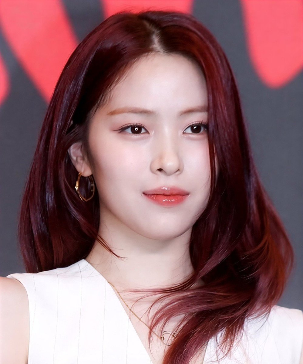 HiImMia_andryu's tweet photo. SHIN RYUJIN!
The only right answer 😮‍💨

The fact that she is indeed an actress having already 3 movies under her belt where she plays the lead role, is the 🍒 on top 🙂‍↔️😍 https://t.co/zxGYBgfY2Z