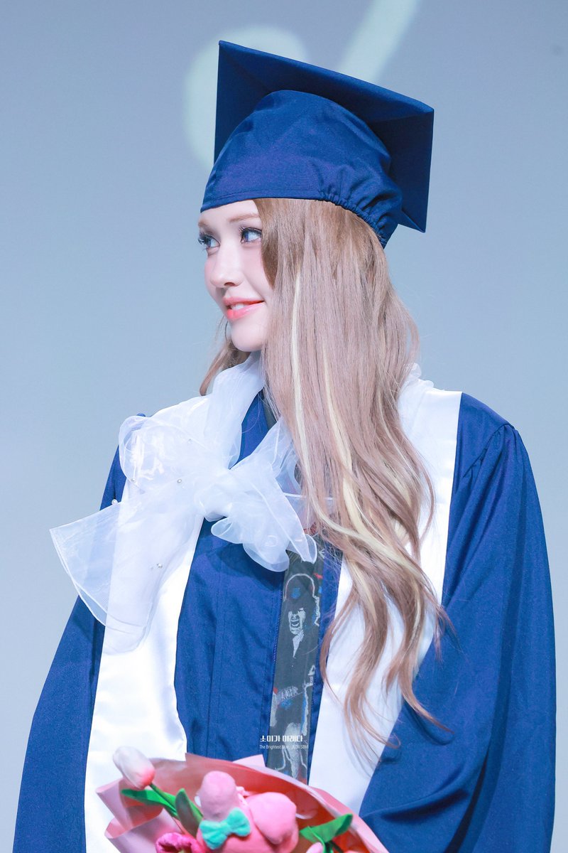 PISCESom's tweet photo. 𝟤𝟨𝟢𝟨𝟤𝟪  𝖧𝖰   

𝑃𝑟𝑜𝑚 𝑄𝑢𝑒𝑒𝑛 🎓

 #아이오아이 #전소미 #JEONSOMI https://t.co/zu60wN4Kze