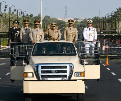 cairo24_'s tweet photo. رسالة واضحة.. الرئيس السيسي بالزي العسكري في افتتاح مقر القيادة الاستراتيجية للدولة https://t.co/TYFn9WbW0d