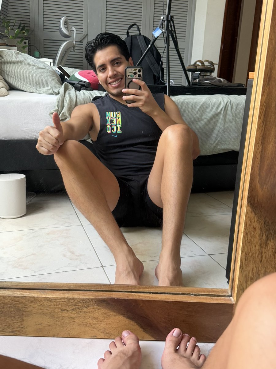 ericleinesn's tweet photo. Muy buenos días! Sábado limpiando mi habitación y ahora para el gym https://t.co/3UWmqGjSvP