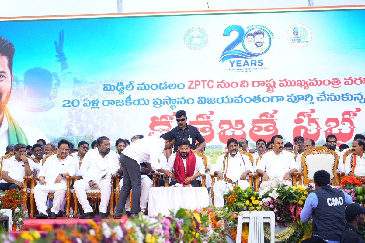 megmrmla's tweet photo. గౌరవ ముఖ్యమంత్రి శ్రీ రేవంత్ రెడ్డి గారి రాజకీయ ప్రస్థానం 20 సంవత్సరాలు పూర్తైన సందర్భంగా మిడ్జిల్ మండల కేంద్రంలో నిర్వహించిన కృతజ్ఞత సభలో పాల్గొని ముఖ్యమంత్రి రేవంత్ రెడ్డి గారికి శుభాకాంక్షలు తెలియజేయడం జరిగింది.

@revanth_anumula https://t.co/969XgoLknE