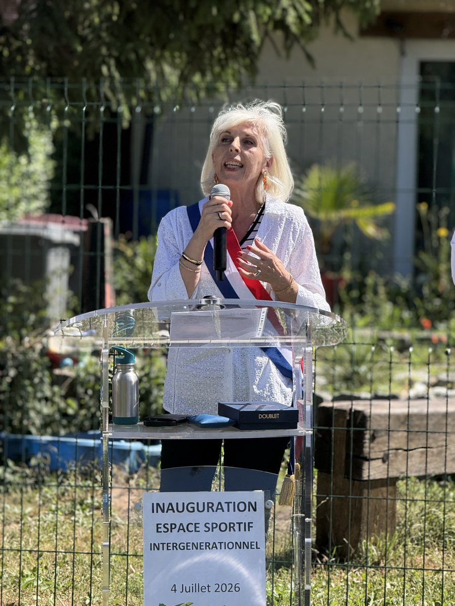 brigitte_liso's tweet photo. À l’invitation du maire Christophe Liénart, inauguration du « carré Saint-Symphorien » à #Deûlémont ✂️

Heureuse de découvrir ce nouvel espace sportif intergénérationnel, accessible et adapté à tous, qui favorise l’activité physique, maintient le lien social et contribue à lutter contre l’isolement, notamment de nos aînés.

Un bel investissement pour la qualité de vie de tous les habitants, fruit d’un travail collectif entre les collectivités territoriales 🤝