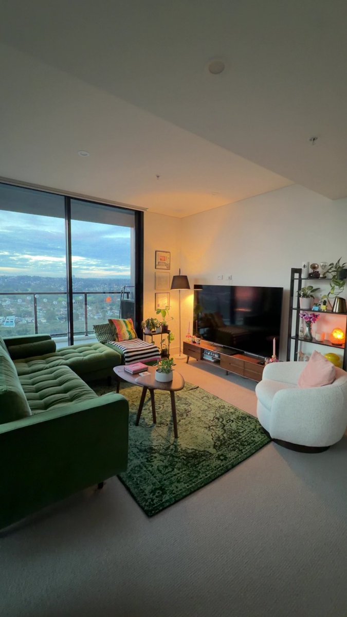turuncukoala's tweet photo. Apartment of a 27 year old woman 💚 https://t.co/SAyBgJQuat