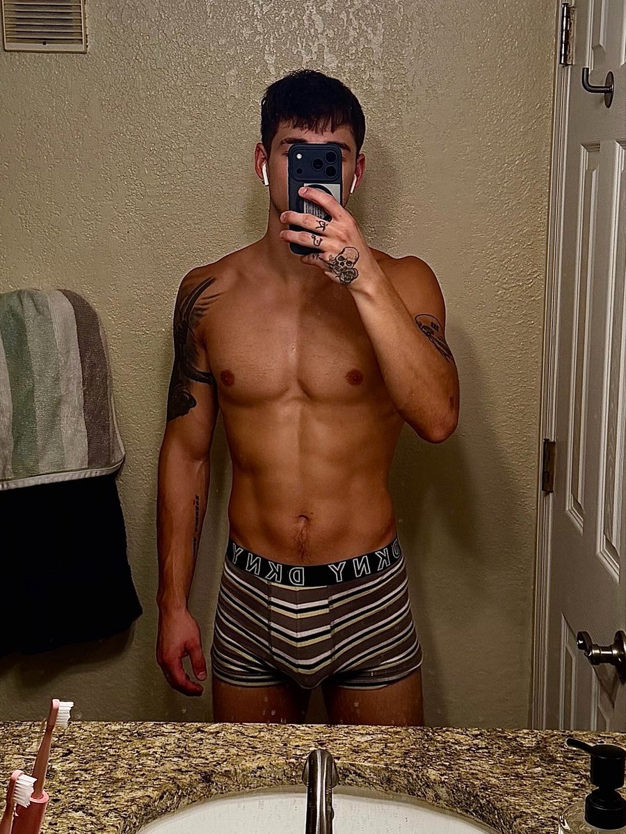 itsjadynmoon's tweet photo. If you want to see the uncensored version 😏👇

https://t.co/DGPrsMh98p

#OF #onlyfans #sexiestmanalive https://t.co/77MnHy8LZu