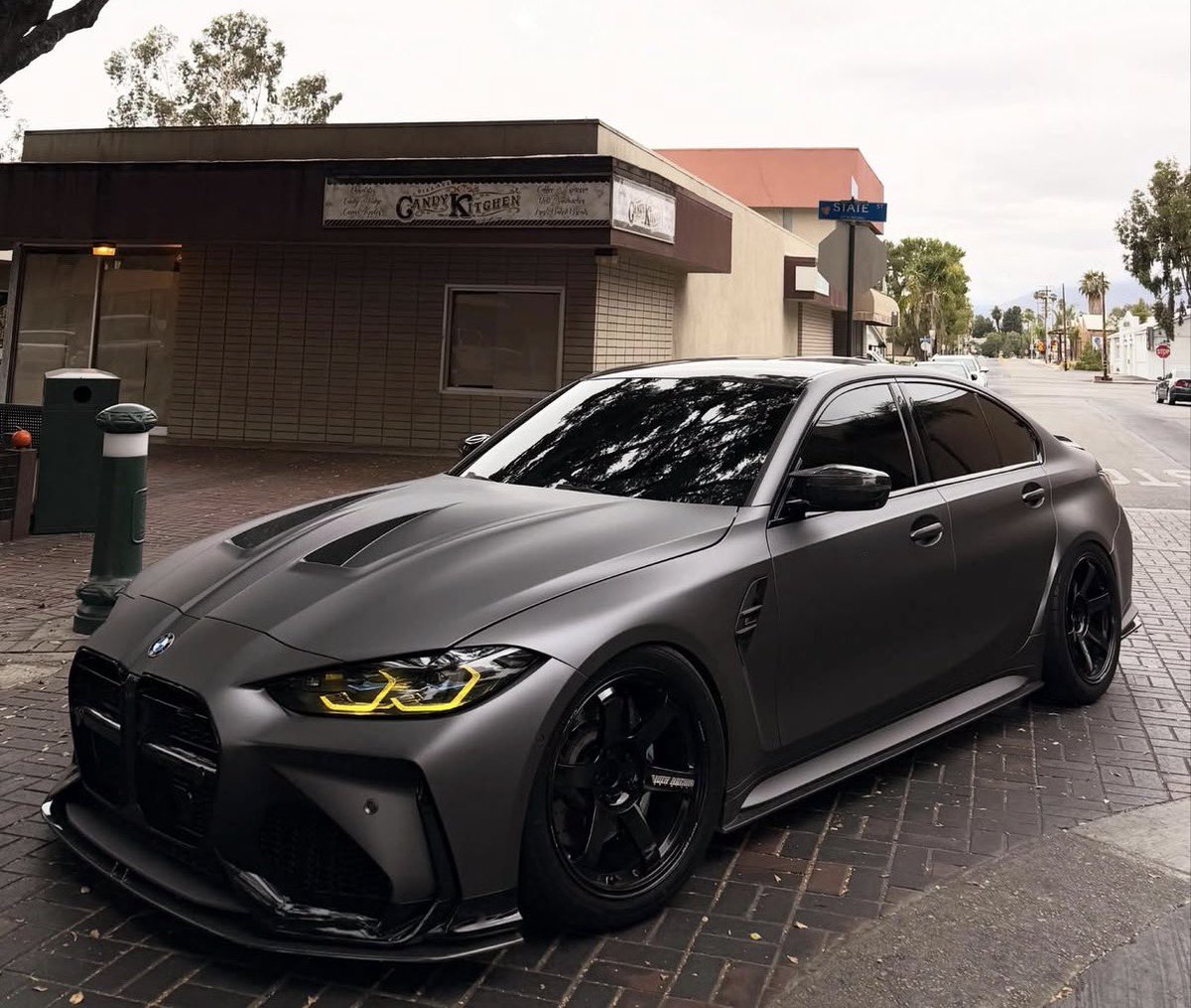 carpxrnpicx's tweet photo. BMW M3 https://t.co/Z0hIuei1QN