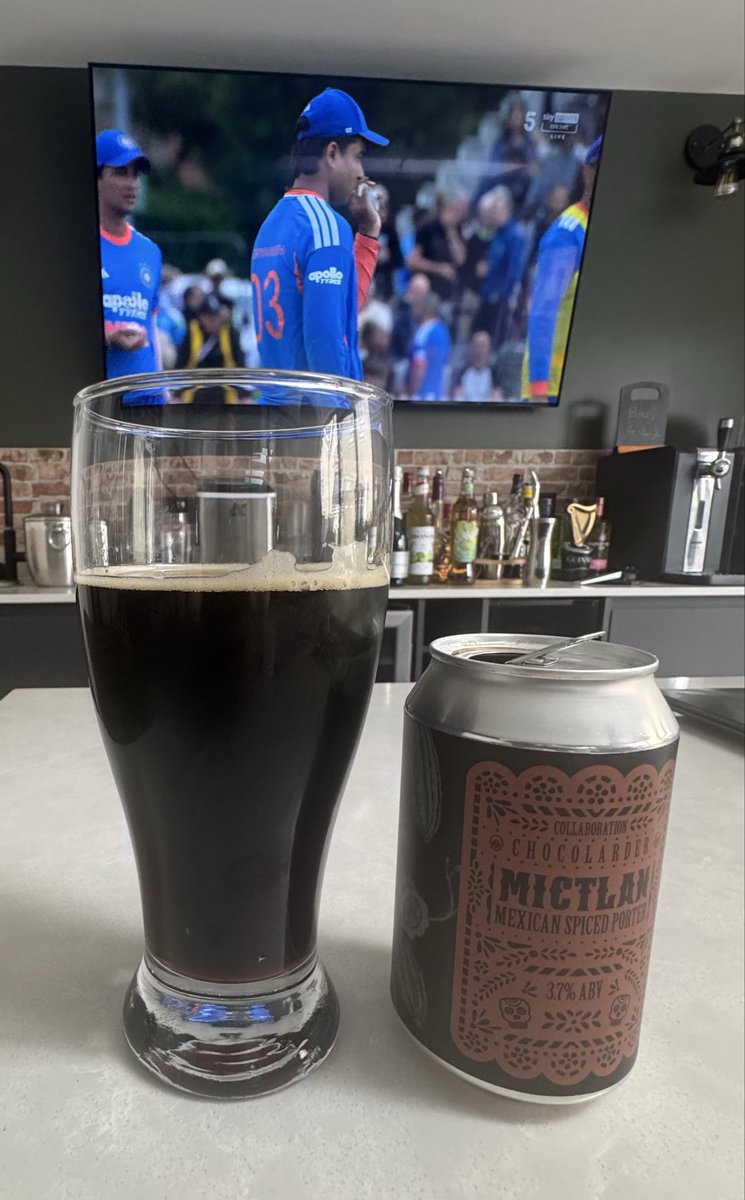 ArthurJGates's tweet photo. A distinguished porter, rich with cacao and ancho chilli, promising warmth on the palate but no salt - he’s out first ball! Notes of coffee, cinnamon, and a slow-building heat that lingers rather like an lbw appeal. 3/5. https://t.co/4p5C2vt9V9