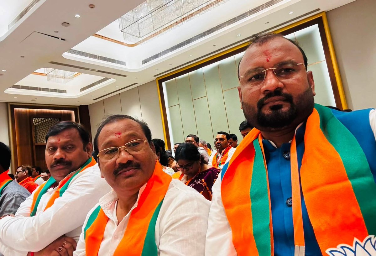HARIPRAKASVRMA's tweet photo. आज लखनऊ में आयोजित भाजपा की अत्यंत महत्वपूर्ण 'सांसद-विधायक बैठक' में सहभागिता की।
बैठक में मा. राष्ट्रीय अध्यक्ष श्री नितिन नवीन जी की अध्यक्षता तथा मा. मुख्यमंत्री श्री योगी आदित्यनाथ जी, मा. राष्ट्रीय महामंत्री (संगठन) श्री बीएल संतोष जी,की गरिमामयी उपस्थिति में सम्पन्न हुई। https://t.co/S3ozal8hUo
