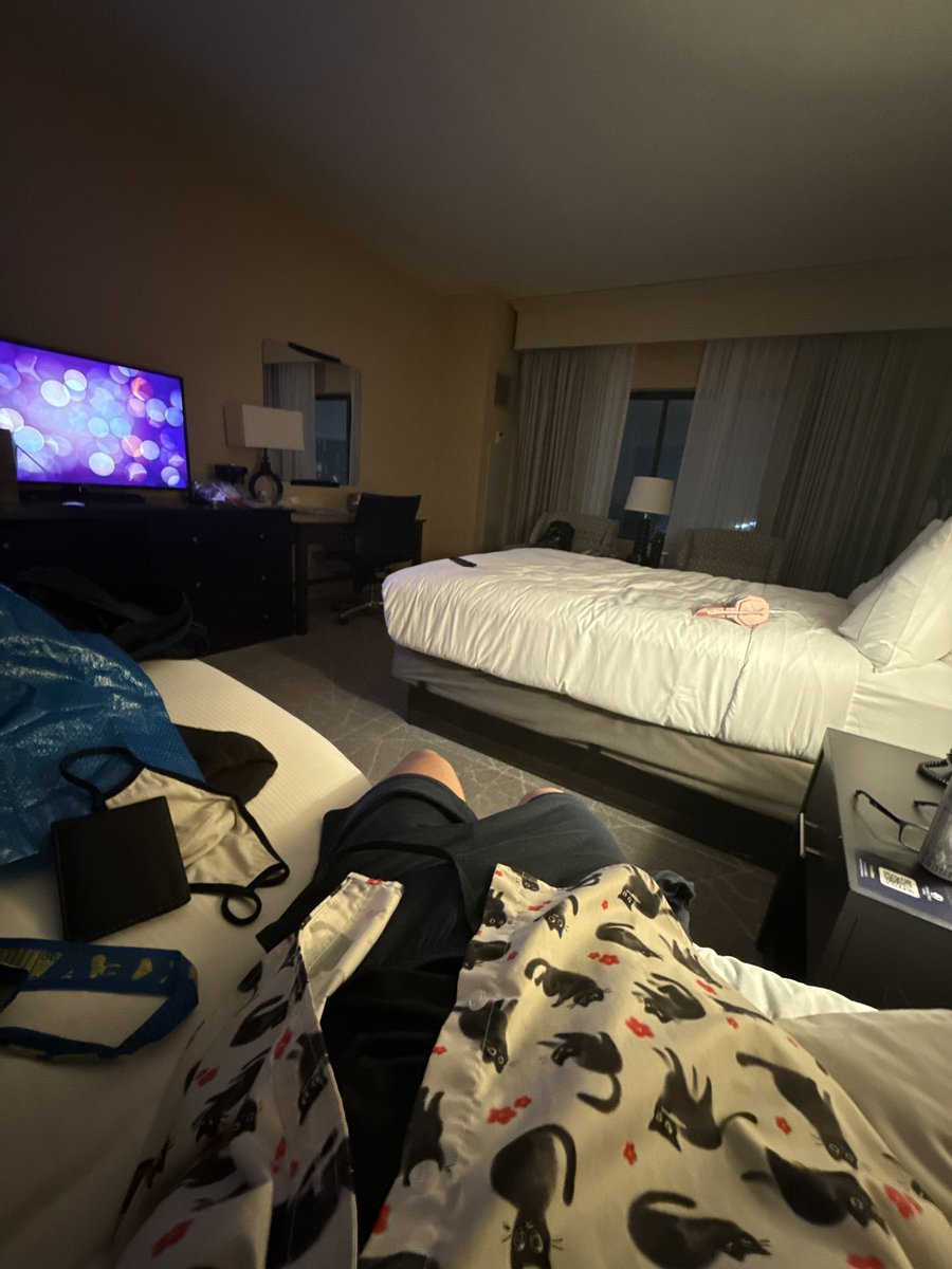 MepLeShep's tweet photo. So lazy this weekend https://t.co/FofsvF7135