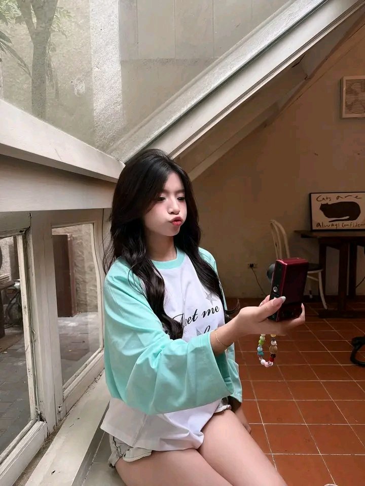 anhdite's tweet photo. Bố mẹ con gặp mẹ là phải ở duới háng của mẹ Bích, đi đường phải liếm sạch để mẹ Bích đi qua. https://t.co/0P3eSJbxsJ