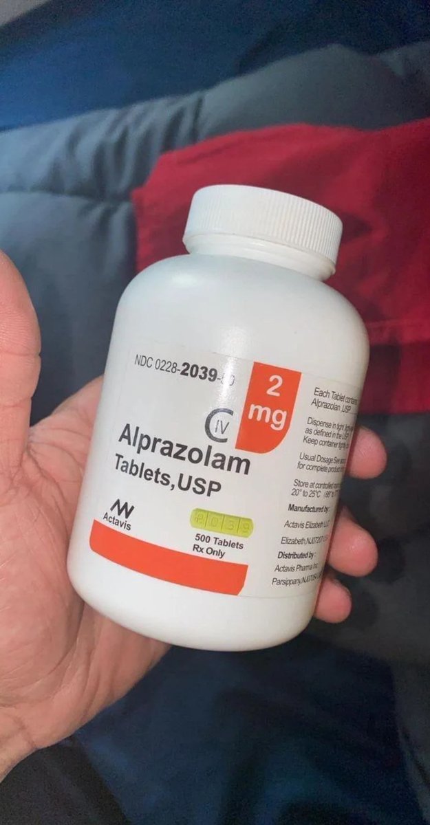 drewt_boy's tweet photo. All these lunatics calling Covenpharmacy a scam with no proof. Shame to you all because i got my pills https://t.co/mkI7RitlL7