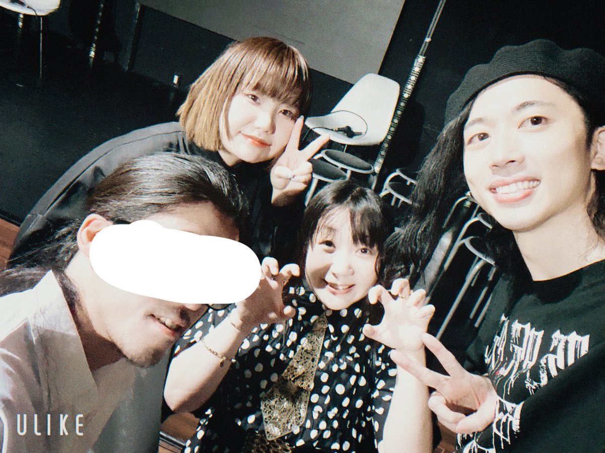 umekura09's tweet photo. #競怖の美術展 
ご来展誠にありがとうございました！

なんと！無事に我が子達(絵)がみんな
売れましたよ〜〜〜〜🙌🙌🙌🎉
皆様のおかげです❣️ありがとです！！

ガンジーさんが絵を買ってくれました🙇‍♀️
本当にありがとうございます！
@gangyyokosuka 

とても良い経験になりました。
八重ちん誘ってくれてありがとう
@ROKIT_IT 

みんなみんなありがとう！！