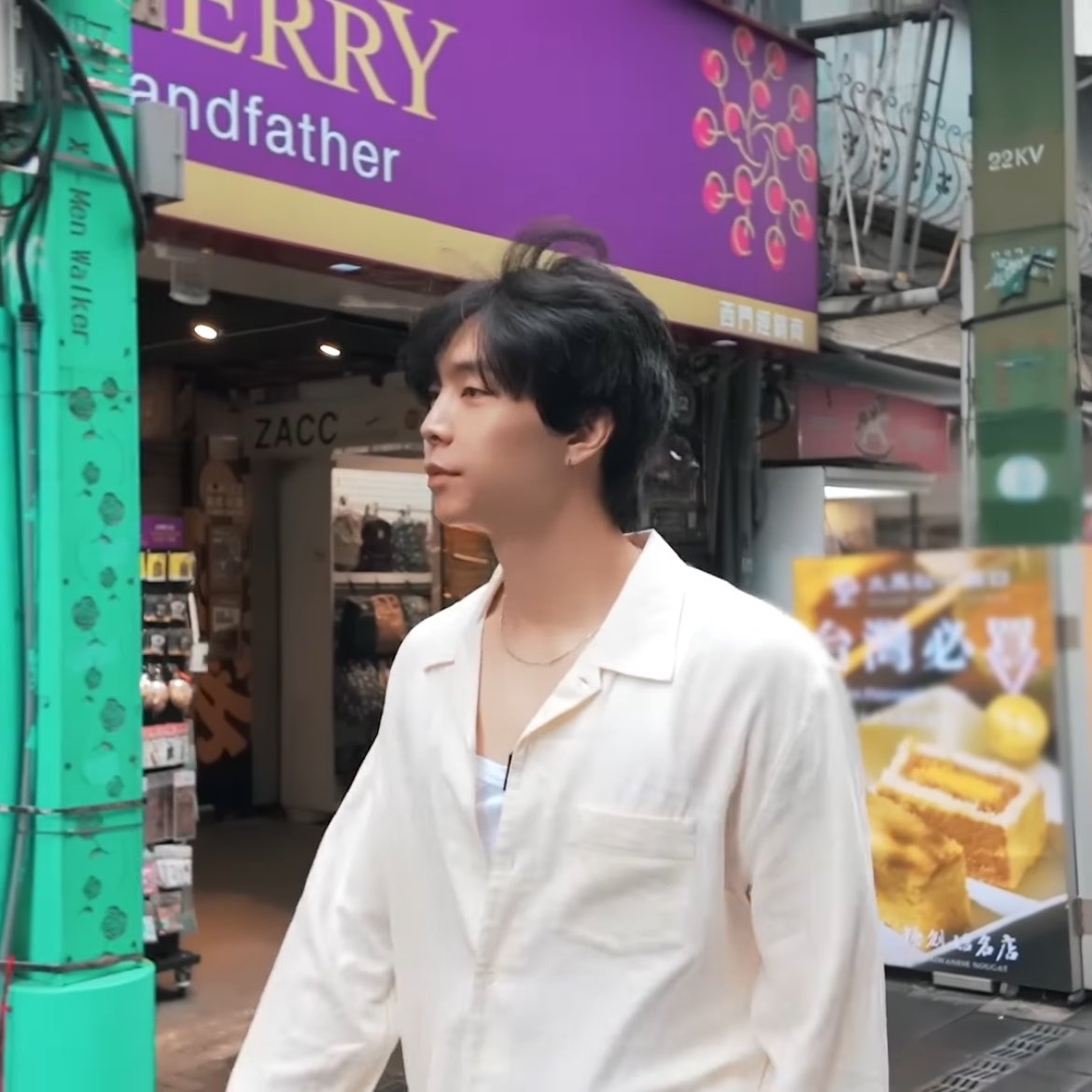 Ipicha_o_o's tweet photo. ทรงนี้เดินผ่าน  กุมองยันสุดสายตาตรงสเปคไรขนาดนั้นอ่ะ https://t.co/WMS3WxBFXc