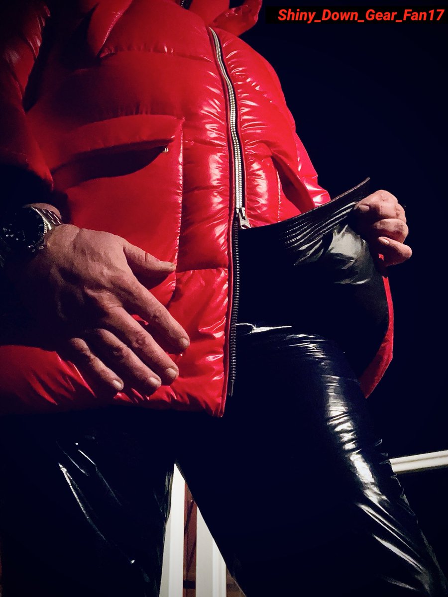 DownGearFan17's tweet photo. Well @parkasitefan, Inspired Me To Unearth These Forgotten Photos. I Too Love My Mackage Kendrick Shiny Puffer.
It’s Just Hot & Horny🔥 Isn’t It🥵?
#gay #gayfetish #gearfetish #downfetish #nylonfetish #shinypuffer #pufferjacket #downgear #daunenjacke #mackage #shinynylon https://t.co/kNMX31Ndnh
