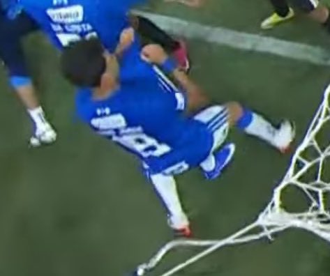 atalamari's tweet photo. kaio viu o início da briga e já tava assim https://t.co/iLJDm1Rlz0