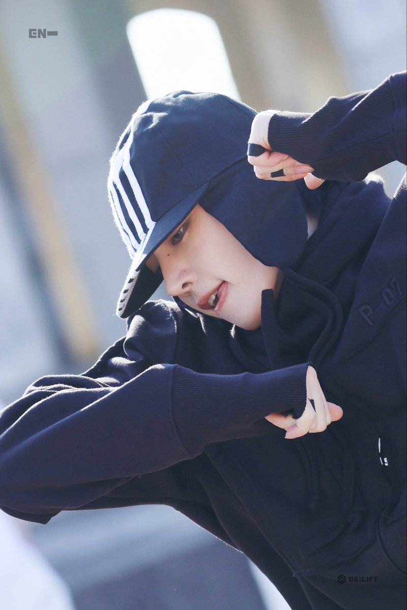 롱이 tweet media