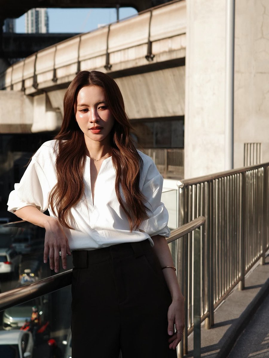 ratcharung_'s tweet photo. 𝗗𝗮𝘆𝟭 - 𝗪𝗵𝗮𝘁 𝗺𝗮𝗸𝗲𝘀 𝘆𝗼𝘂 𝗮 𝗳𝗮𝗻 𝗼𝗳 𝗡𝗮𝗺𝗻𝗲𝘂𝗻𝗴 
จำไม่ได้แล้วว่าเพราะอะไรหรือเริ่มรู้จักตอนไหน แต่ที่ยังติดตามจนถึงทุกวันนี้ก็คงเป็นความเสมอต้นเสมอปลายที่พี่เป็นมาตลอด ณํฏ🤍

#NamneungMilinD
#7DaysToShineWithMilin https://t.co/qBZ0uZmH6u