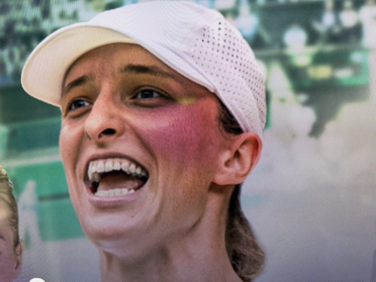 setpress's tweet photo. 3. runda @Wimbledon  @iga_swiatek - Alexandra #Eala 6:7(9), 2:6.
I co teraz? https://t.co/nMhOLUEKSU