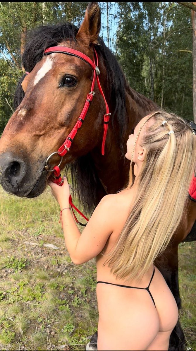 Stacy999hh's tweet photo. Hey lovelies 😘, I fw horse too 🥵🥵🥵 https://t.co/JM3uuyi6Uq