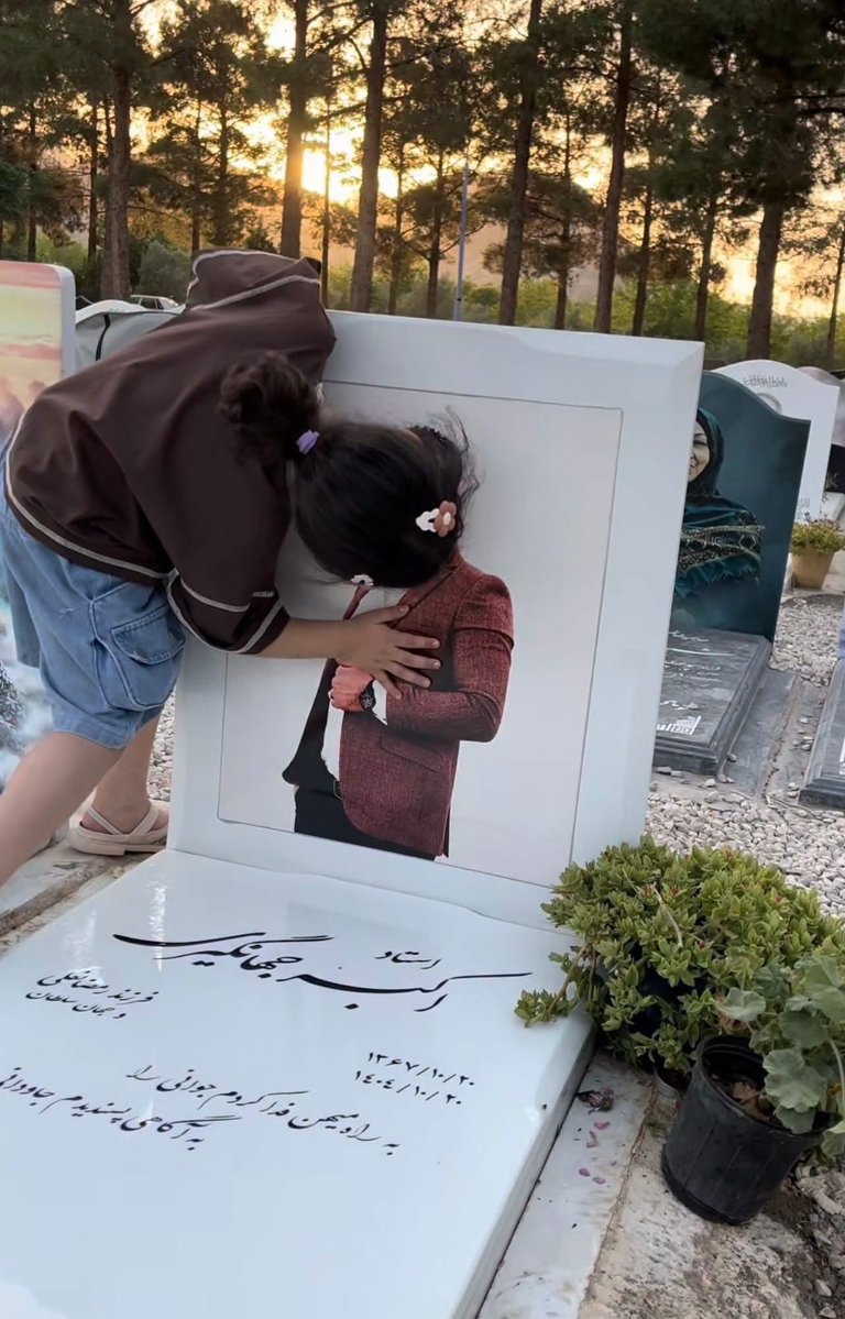 Monessezavar's tweet photo. این درد فقط مال یک خانواده نیست،درد همهٔ ماست.
💔😢 https://t.co/nKJhBJamlT