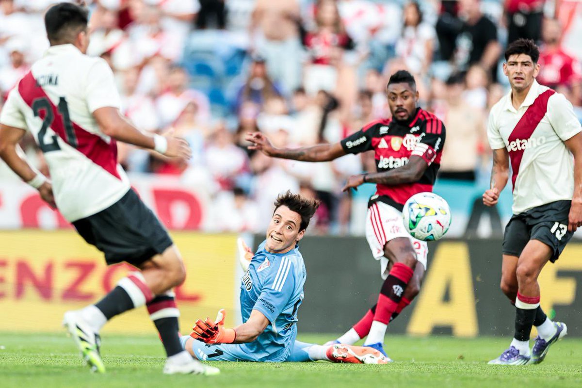 futebol_info's tweet photo. 🚨✊🏿 Agora! Flamengo informa que Bruno Henrique foi alvo de ataques racistas no jogo de ontem, contra o River Plate, em Portugal.

O clube carioca informa ainda que os ataques se intensificaram nas redes sociais após a partida.

O Flamengo emitiu uma nota de repúdio sobre o ocorrido.

📸 Gilvan de Souza/CRF