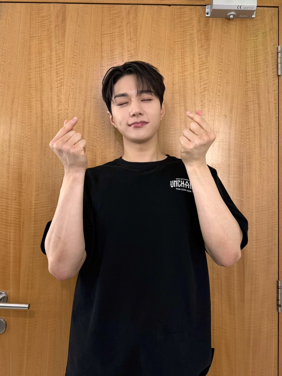 LKMS_official's tweet photo. 2026 KIM MYUNGSOO (L) FAN-CON <UNCHANGED> in Jakarta

공연장을 가득 채운 함성 그리고 사랑…💛
인도네시아 오브피릿 Mantap 😘

#김명수 #KIMMYUNGSOO #엘 #L 
#UNCHANGED https://t.co/roA8ZSLoND