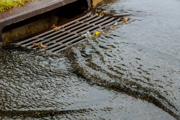 Bholenath's tweet photo. Dear @C_ShekharSawant and @MumbaiPolice sir, it is all very nice to pat each other on the back and not understand the reasons behind this useless majdoori.

1. The green patch you see with the mud is the reason the drain is blocked. You don't need that on the curbside; it is not a drawing room.

2. The stormwater drain is of a stupid design and not the kind I have shown in the 3 pics here.

The Indian municipality is so backward despite its wealth that it can't even google to see how these things are done by the West, who designed these urban elements in the first place.

JFC! 

Sadly we Citizens can't do anything besides paying taxes and watching these annual nautankis. 

Do you have competent people to design this @mybmc here is a design.  

@AshwiniBhide @TawdeRitu 

https://t.co/grSHMA7Rg1

https://t.co/biZvXUFTxD