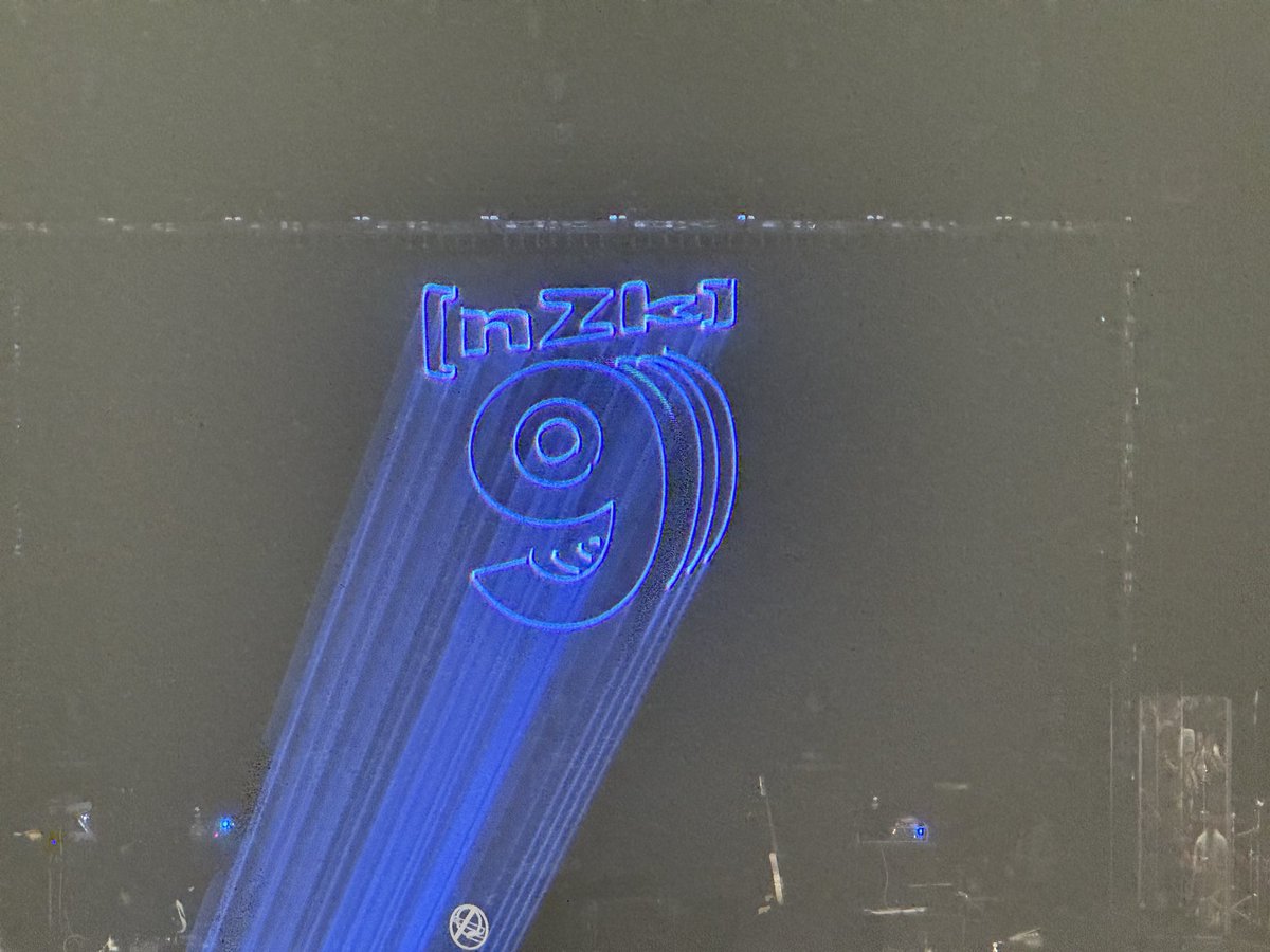 k1shellie's tweet photo. 澤野弘之LIVE「nZk」009
今回も安定のずっとｽﾀﾝﾃﾞｨﾝｸﾞ
OPﾊﾌﾟﾆﾝｸﾞで笑い、進撃の巨人〜ｶﾞﾝﾀﾞﾑ〜仮面ﾗｲﾀﾞｰｾﾞｯﾂ等々✨曲にも歌���にも引き込まれて最高の時間だった♫
今回はﾌﾟﾘﾃｨ•ｳｰﾏﾝ観てたのもあり(関係ないけど)ｴﾘｱﾝﾅの歌声聴けたのも良かったよん♡ https://t.co/egvDXE9dzr
