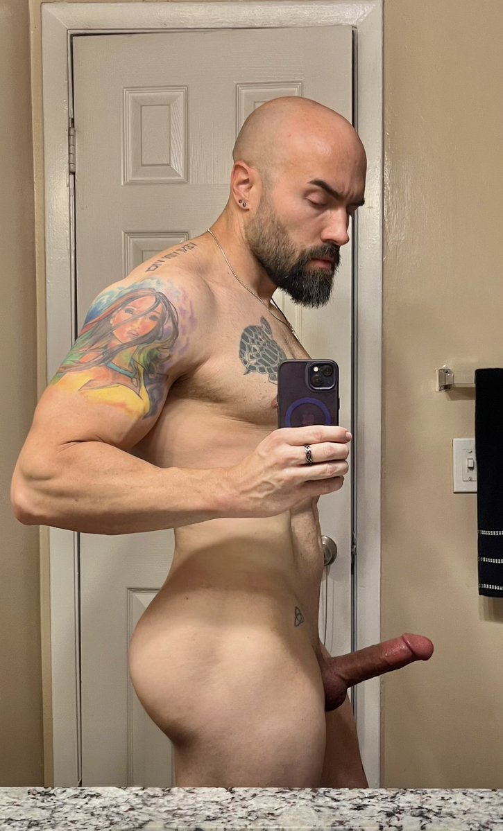 TheBoringGayGuy's tweet photo. Off to the gym https://t.co/dELCOxriSr