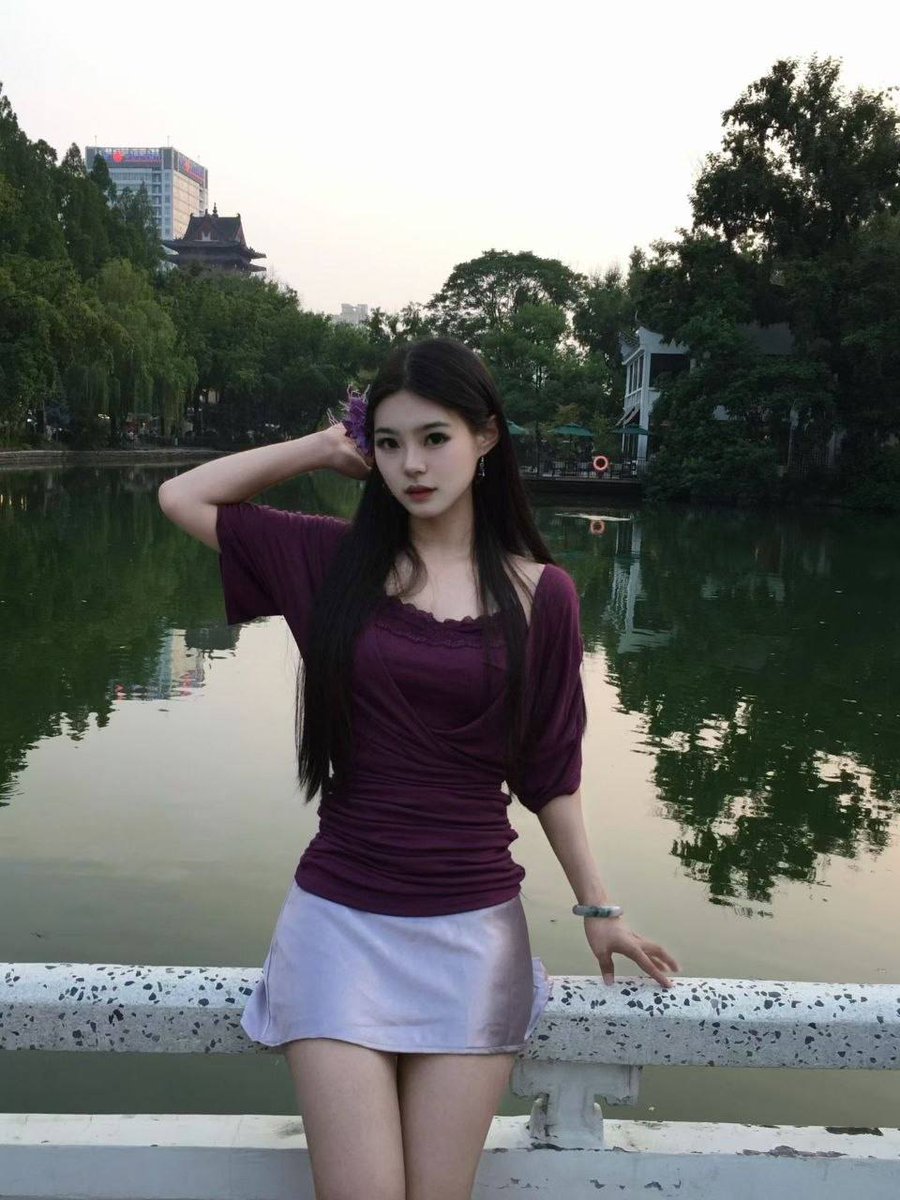 sherozturayev2's tweet photo. 现在的AI真厉害啊，不只会唱出动人的歌声，还会拍小电影了，更绝的是它居然可以把一张洁白的女神照片鬼使神差的变成会动的小骚货，还挺逼真，你就说绝不绝吧

快点点击体验吧👇
https://t.co/ClmozHhbGs
可以让图片动起来的神奇AI工具，只需要一句话，让你的照片变成高清大片 https://t.co/tY3hE1j5TF