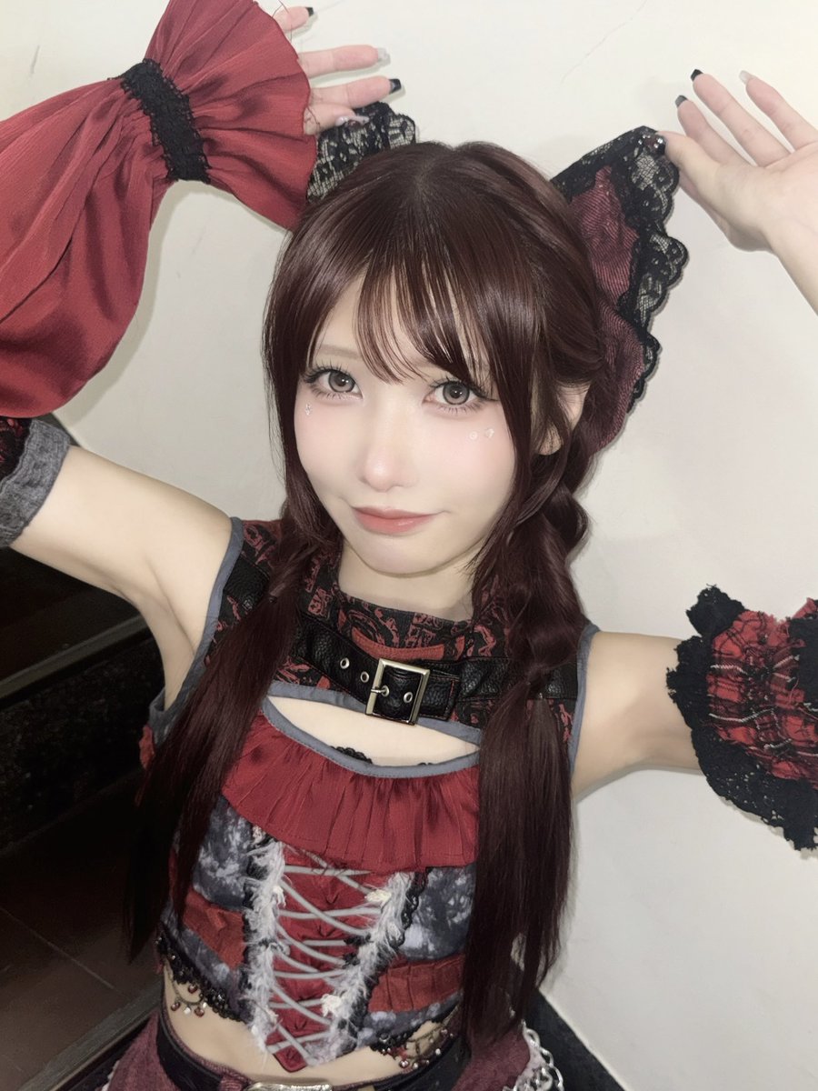ria_revolution's tweet photo. 三つ編み ~ ❤️🖤 https://t.co/BGWbIsDGrK