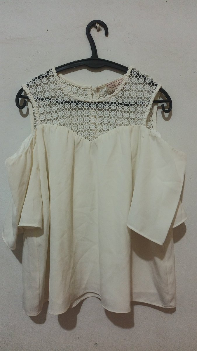 think4ruto's tweet photo. Haloo guys, kalo aku preloved baju” ini ada yang mauu? ini pemakaian pribadi yaa. Price start from 30-150k only ^_^ Avail shopee yaa!! https://t.co/1zQY08iG3X