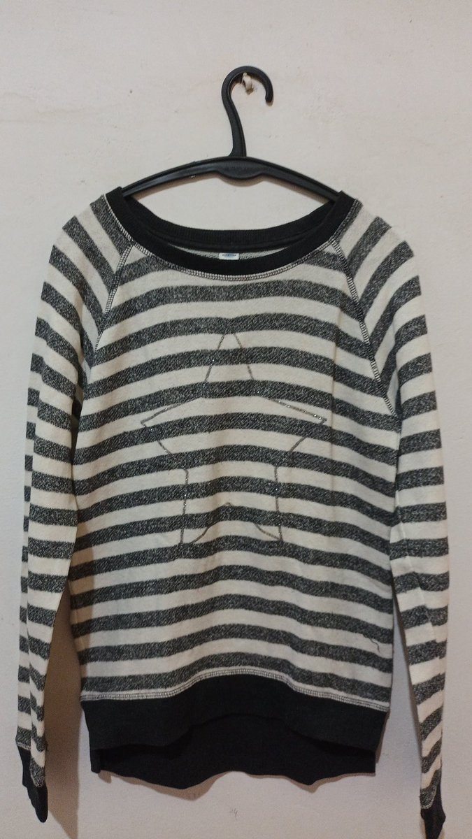 think4ruto's tweet photo. Haloo guys, kalo aku preloved baju” ini ada yang mauu? ini pemakaian pribadi yaa. Price start from 30-150k only ^_^ Avail shopee yaa!! https://t.co/1zQY08iG3X